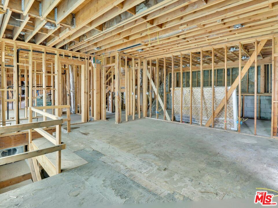 7082 La Presa Dr