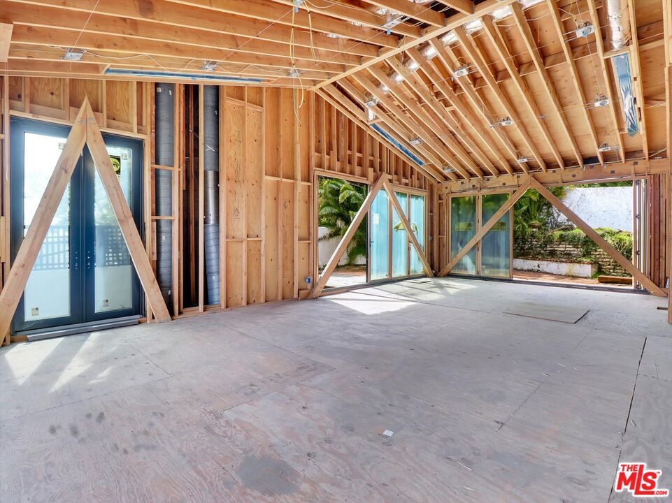 7082 La Presa Dr