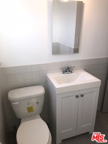 2903 SOMERSET DR Unit: 1/2