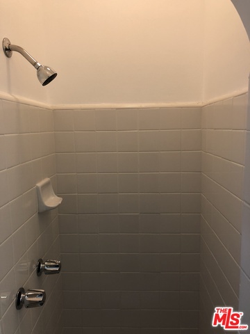 2903 SOMERSET DR Unit: 1/2