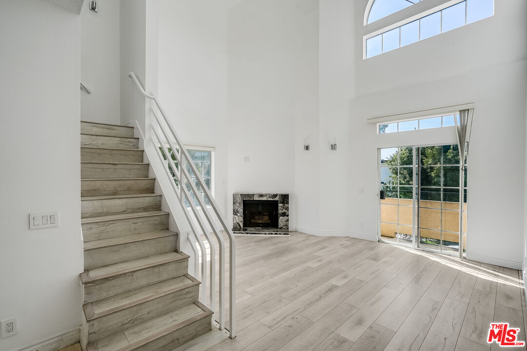 1034 S Shenandoah St Unit: 5