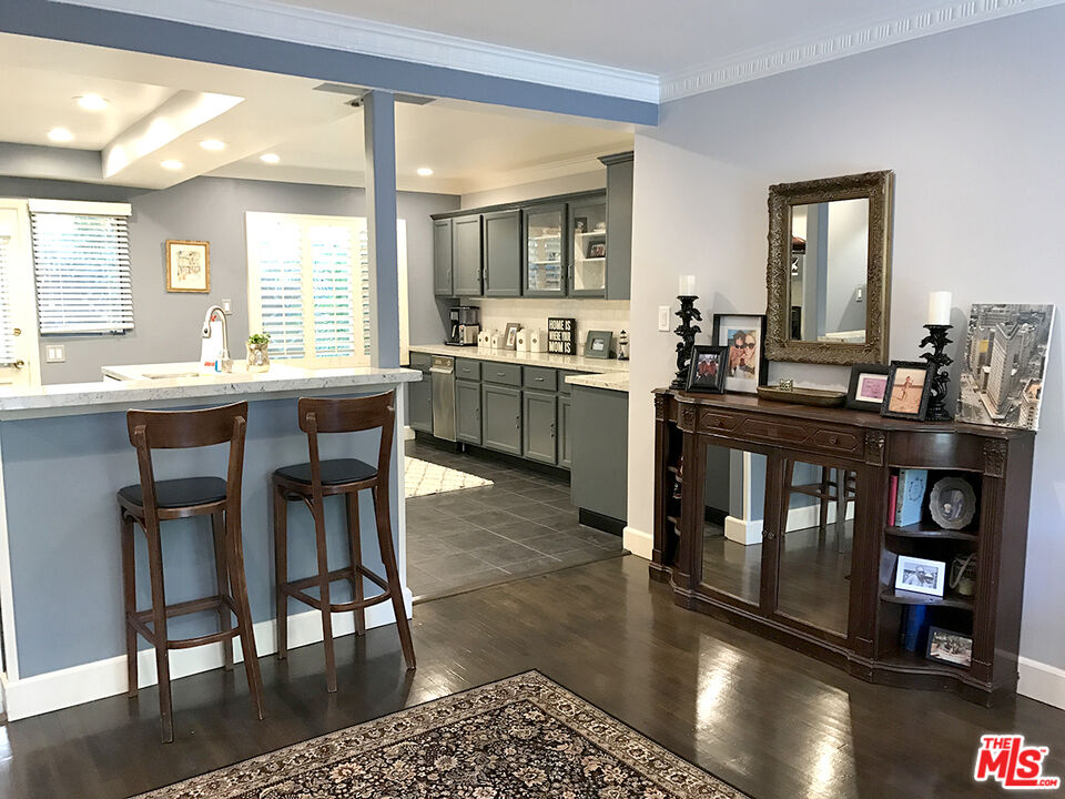 8727 Shoreham Dr Unit: 2