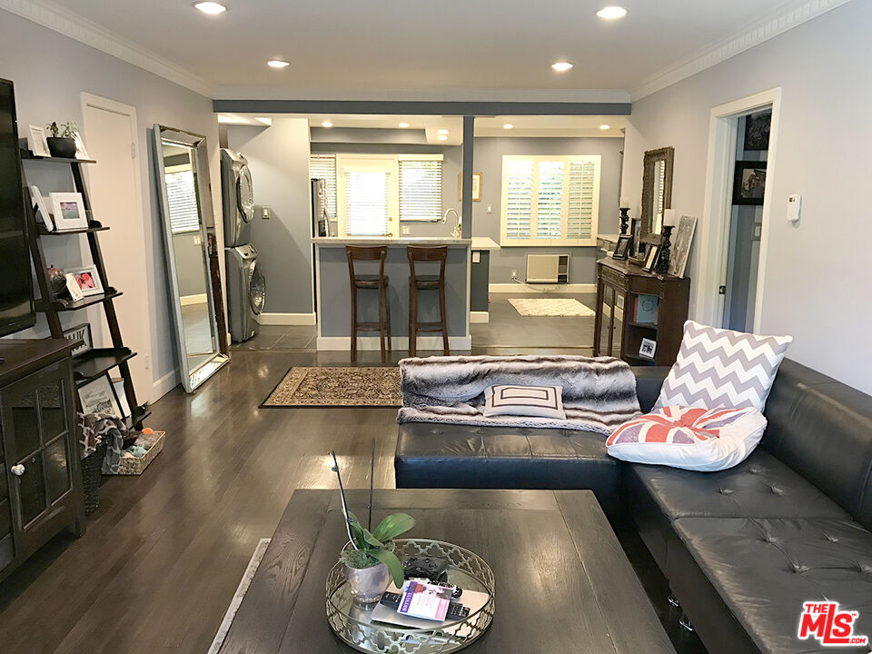 8727 Shoreham Dr Unit: 2