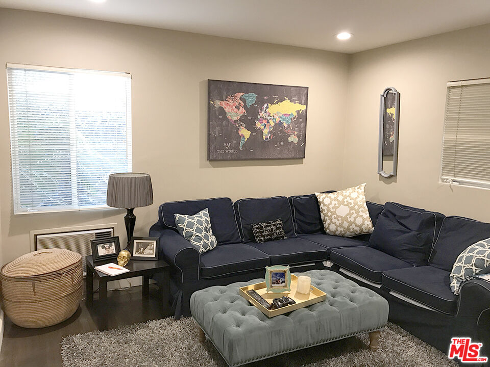 8727 Shoreham Dr Unit: 2