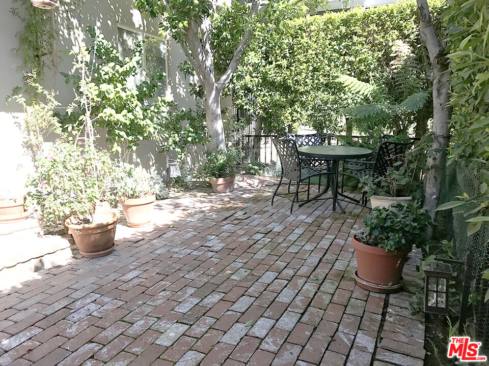 8727 Shoreham Dr Unit: 2