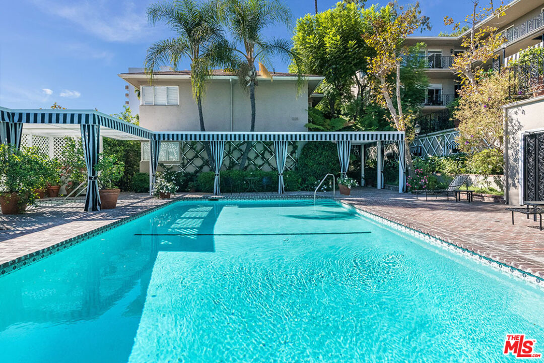 8727 Shoreham Dr Unit: 2