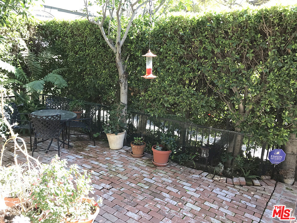 8727 Shoreham Dr Unit: 2