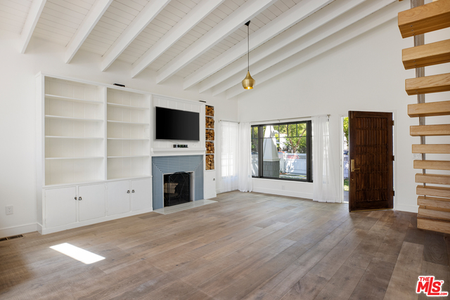 1203 N Poinsettia Pl