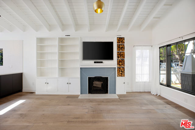 1203 N Poinsettia Pl