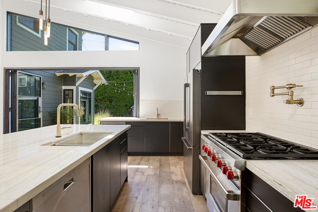 1203 N Poinsettia Pl