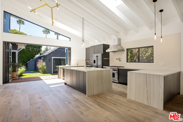 1203 N Poinsettia Pl