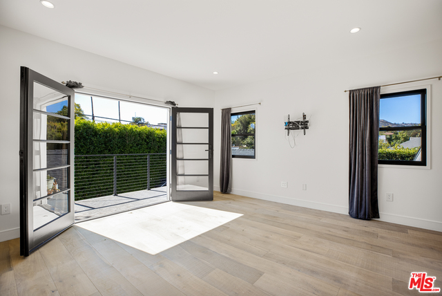 1203 N Poinsettia Pl