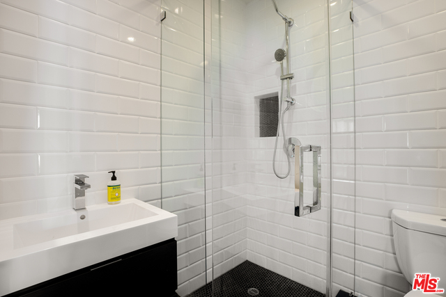 1203 N Poinsettia Pl