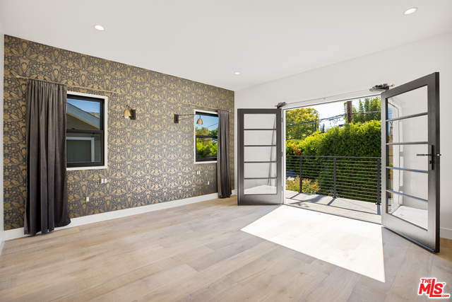 1203 N Poinsettia Pl