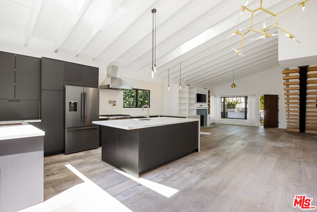 1203 N Poinsettia Pl