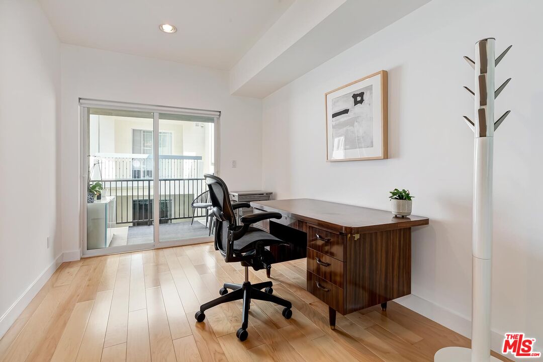 1420 N Laurel Ave Unit: 405