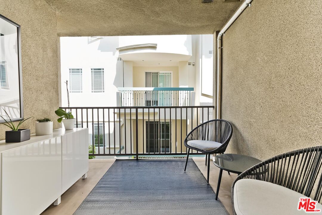 1420 N Laurel Ave Unit: 405