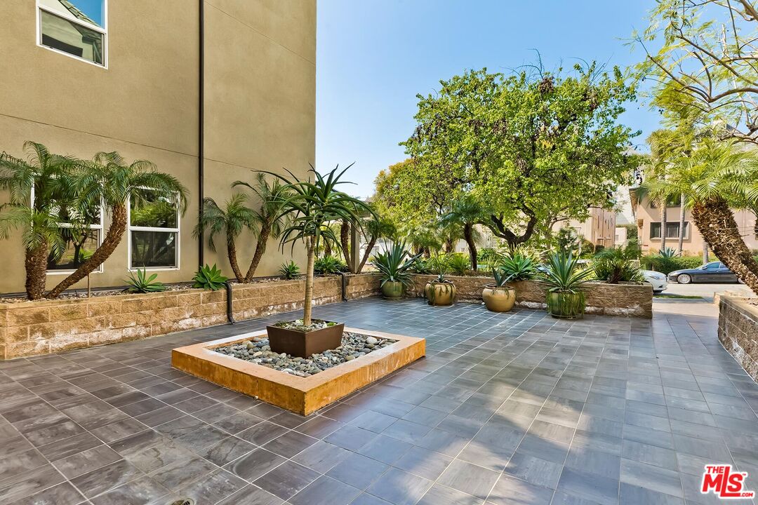 1420 N Laurel Ave Unit: 405