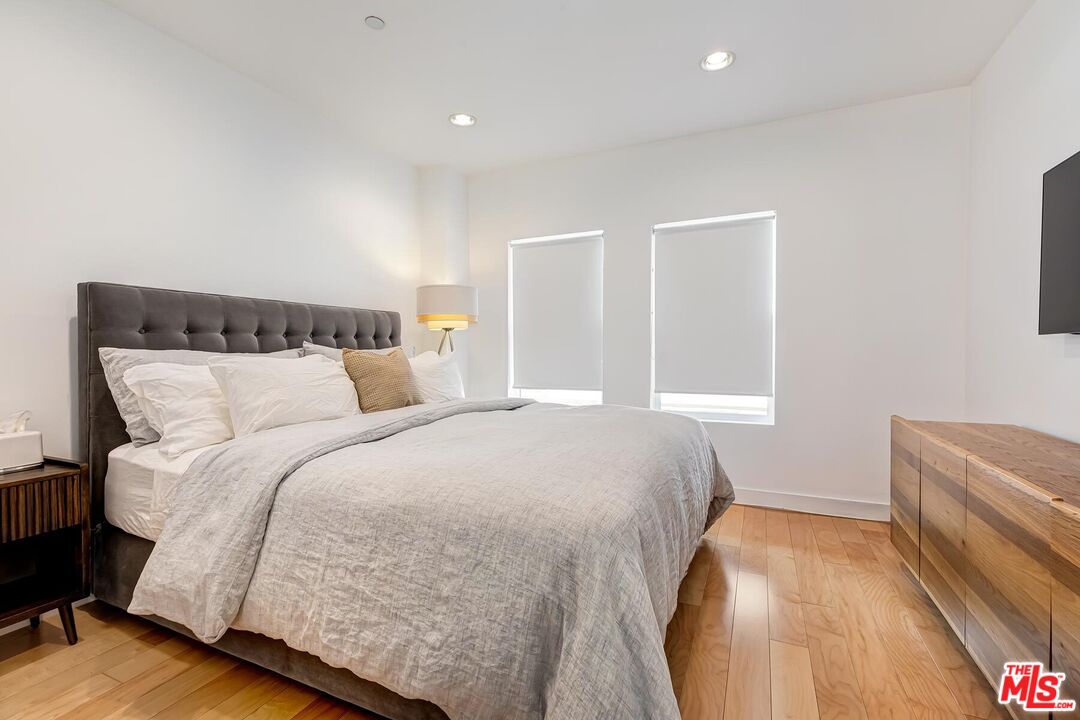 1420 N Laurel Ave Unit: 405