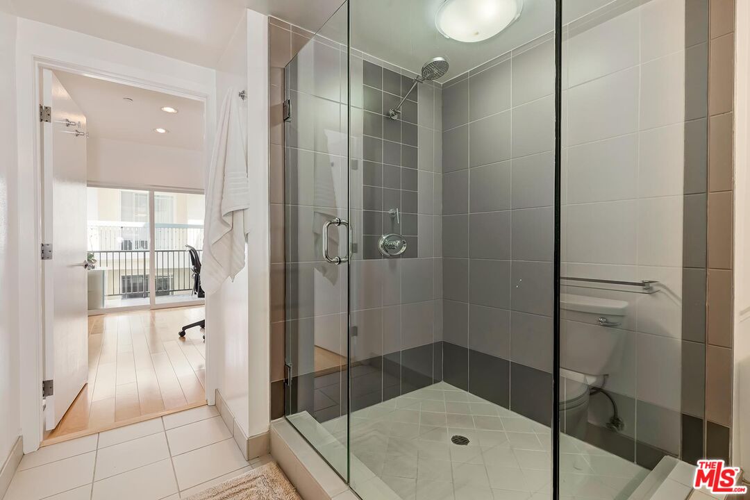 1420 N Laurel Ave Unit: 405