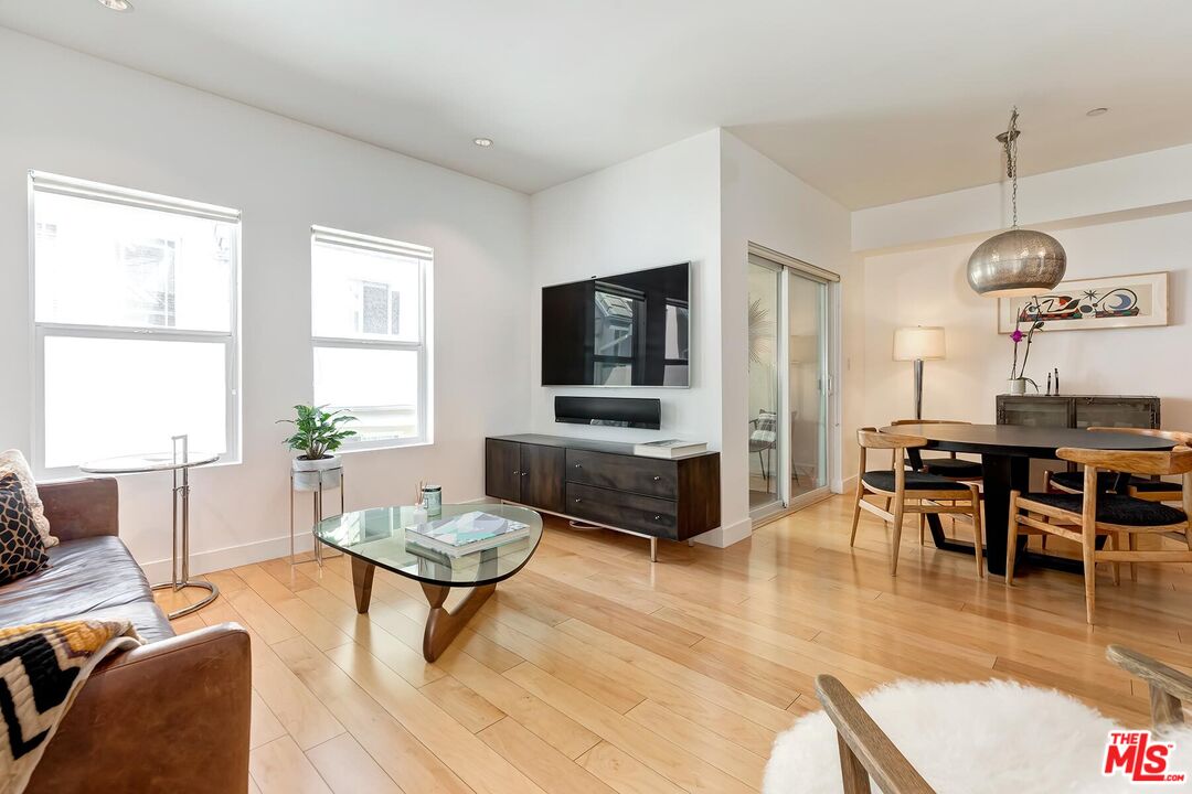 1420 N Laurel Ave Unit: 405