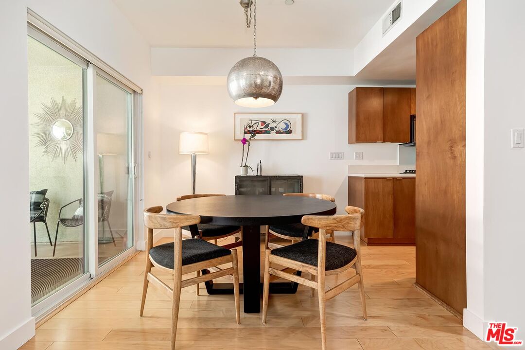 1420 N Laurel Ave Unit: 405