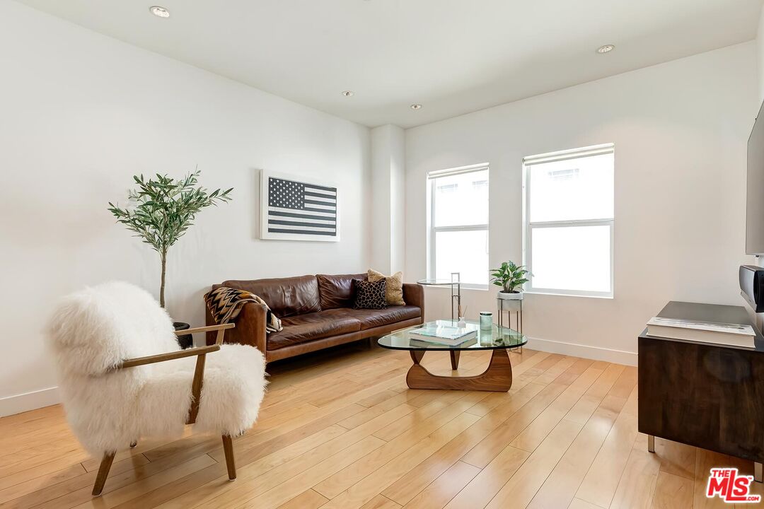 1420 N Laurel Ave Unit: 405