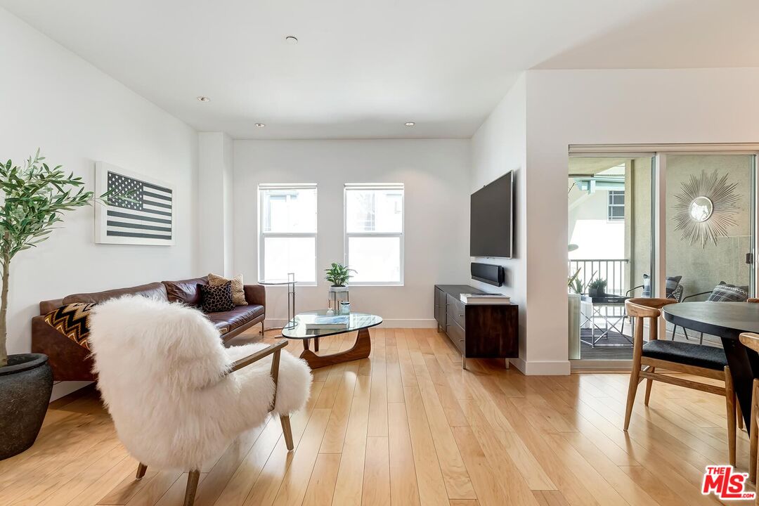 1420 N Laurel Ave Unit: 405