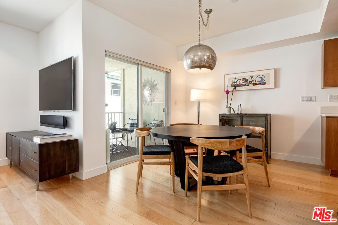 1420 N Laurel Ave Unit: 405