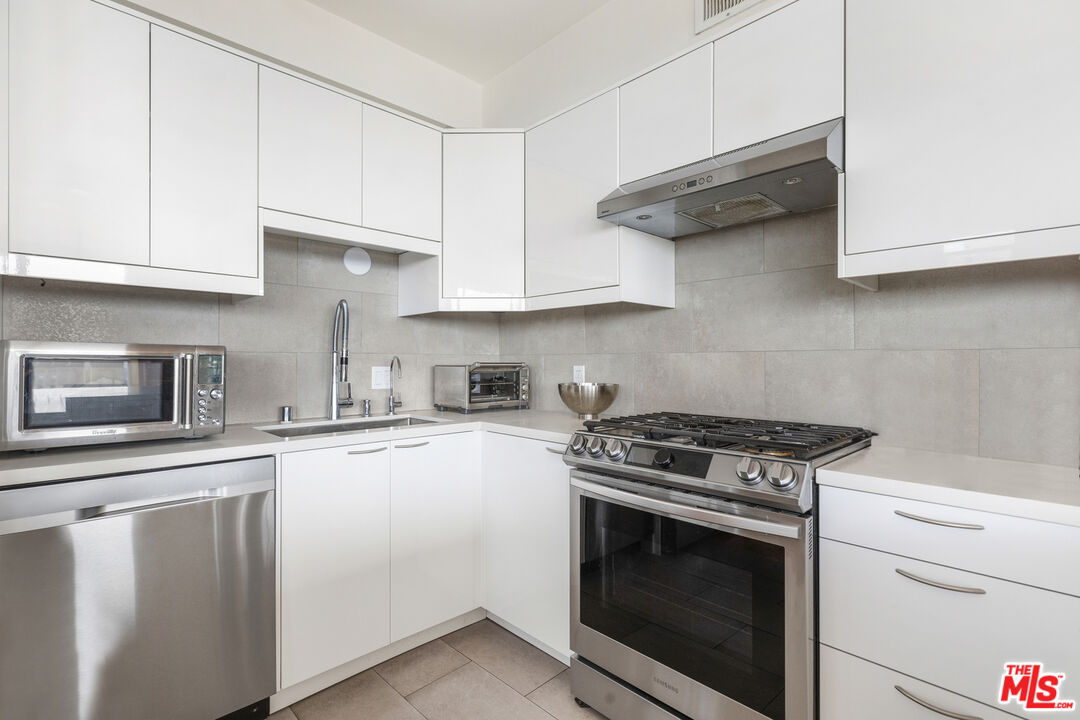 4411 Los Feliz Blvd Unit: 1101