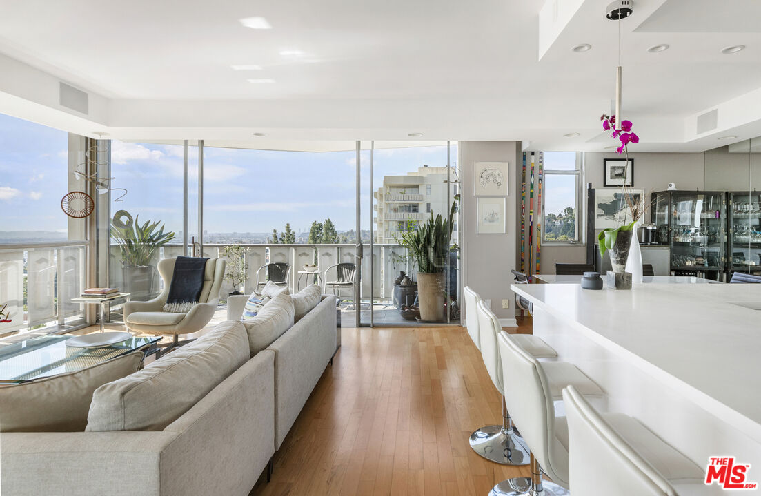 4411 Los Feliz Blvd Unit: 1101