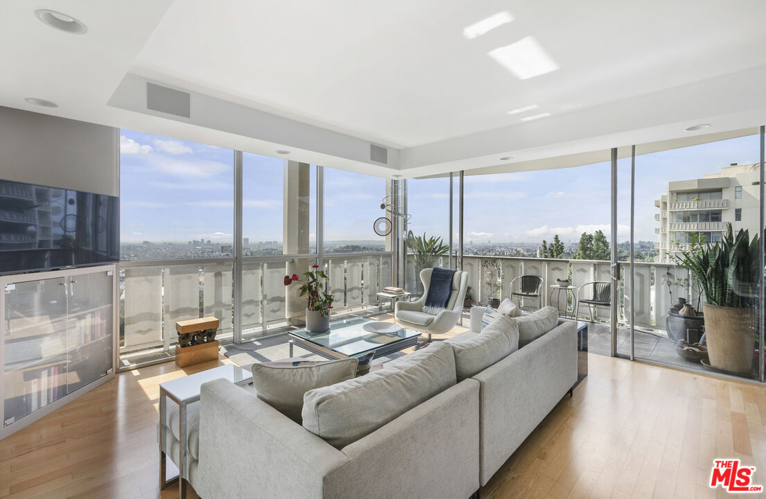 4411 Los Feliz Blvd Unit: 1101