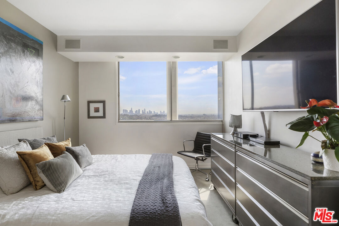 4411 Los Feliz Blvd Unit: 1101