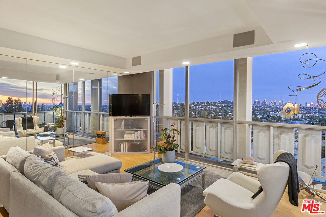 4411 Los Feliz Blvd Unit: 1101