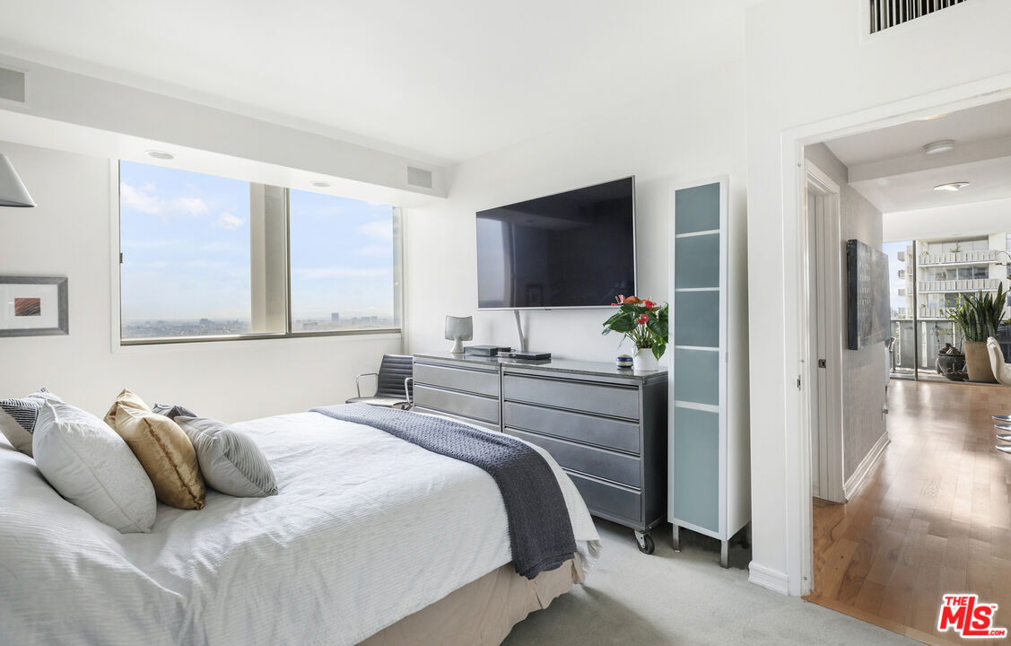 4411 Los Feliz Blvd Unit: 1101