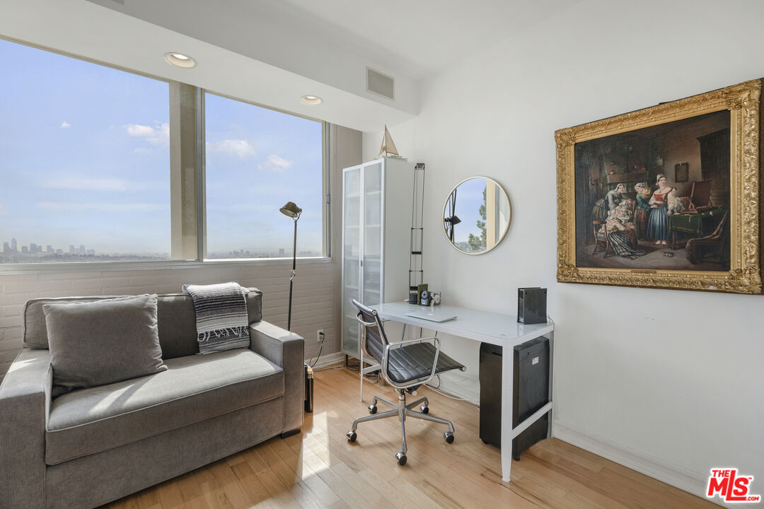 4411 Los Feliz Blvd Unit: 1101