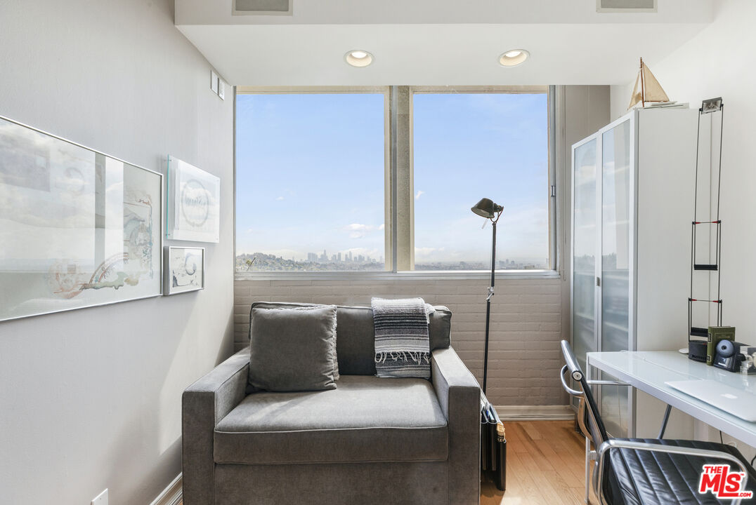 4411 Los Feliz Blvd Unit: 1101