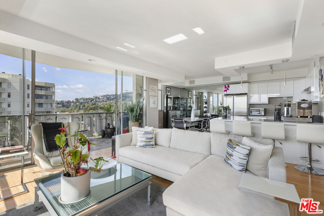 4411 Los Feliz Blvd Unit: 1101