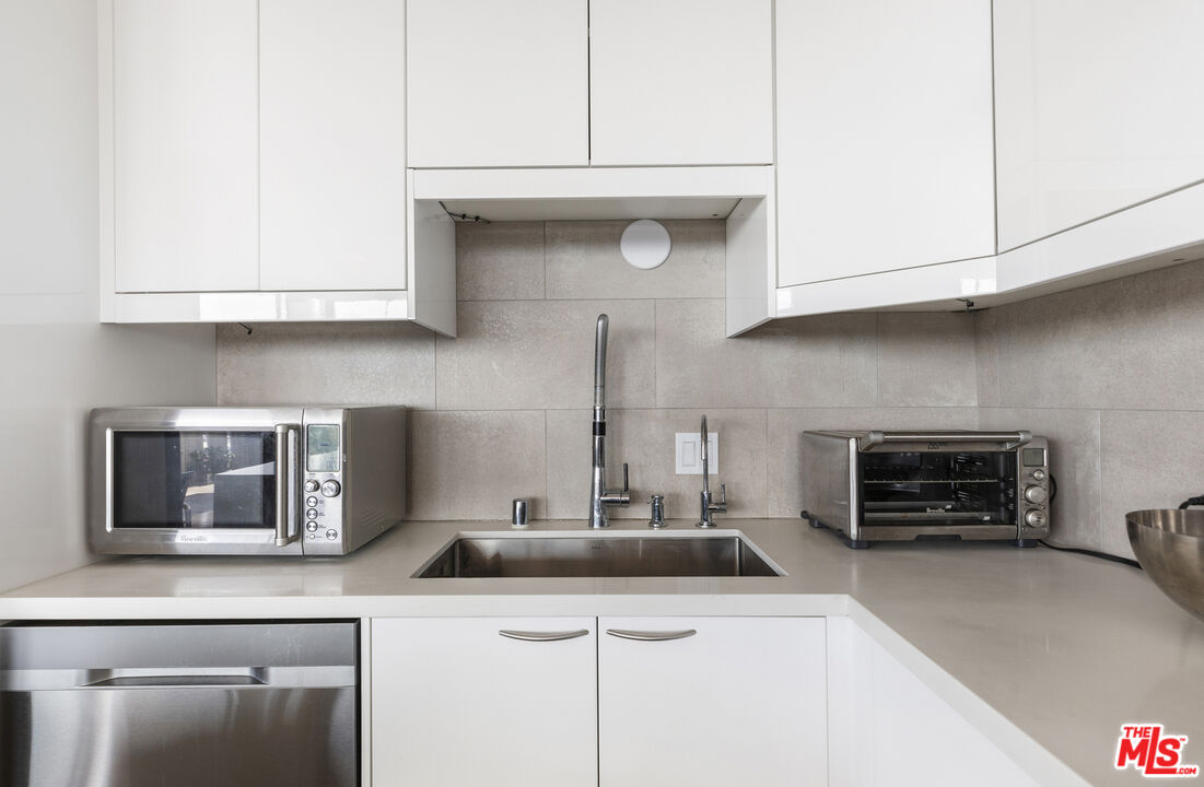 4411 Los Feliz Blvd Unit: 1101