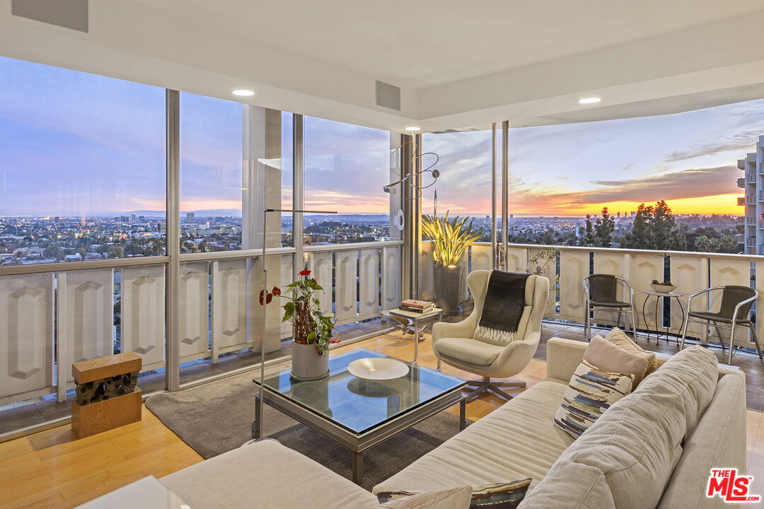 4411 Los Feliz Blvd Unit: 1101