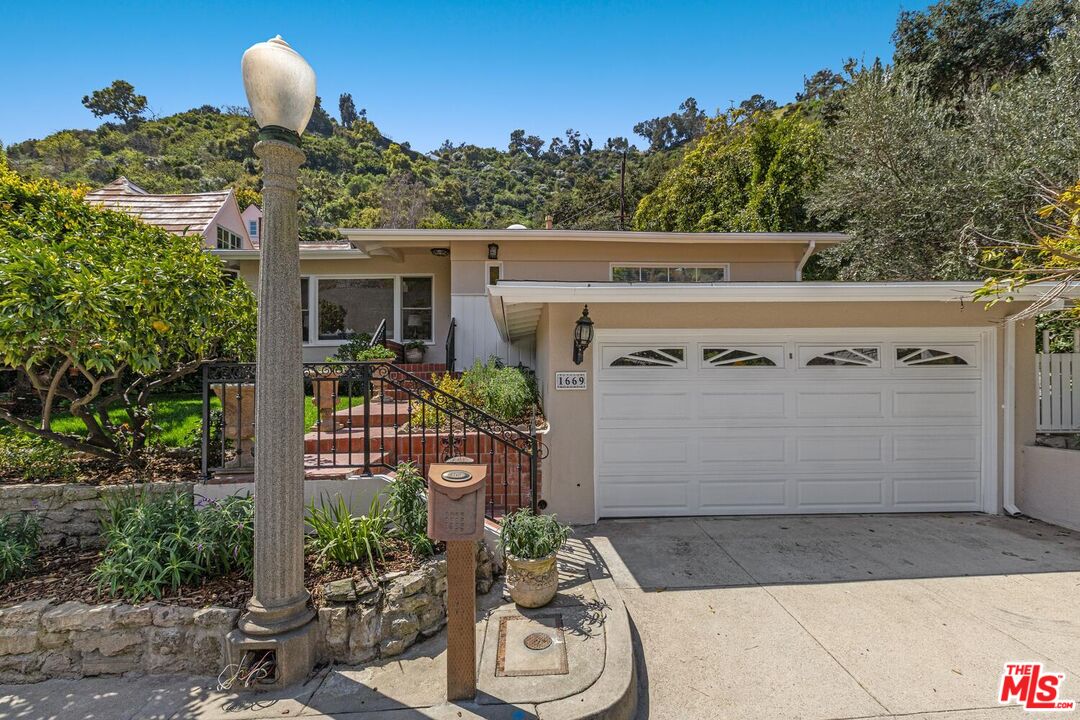 1669 N Beverly Dr