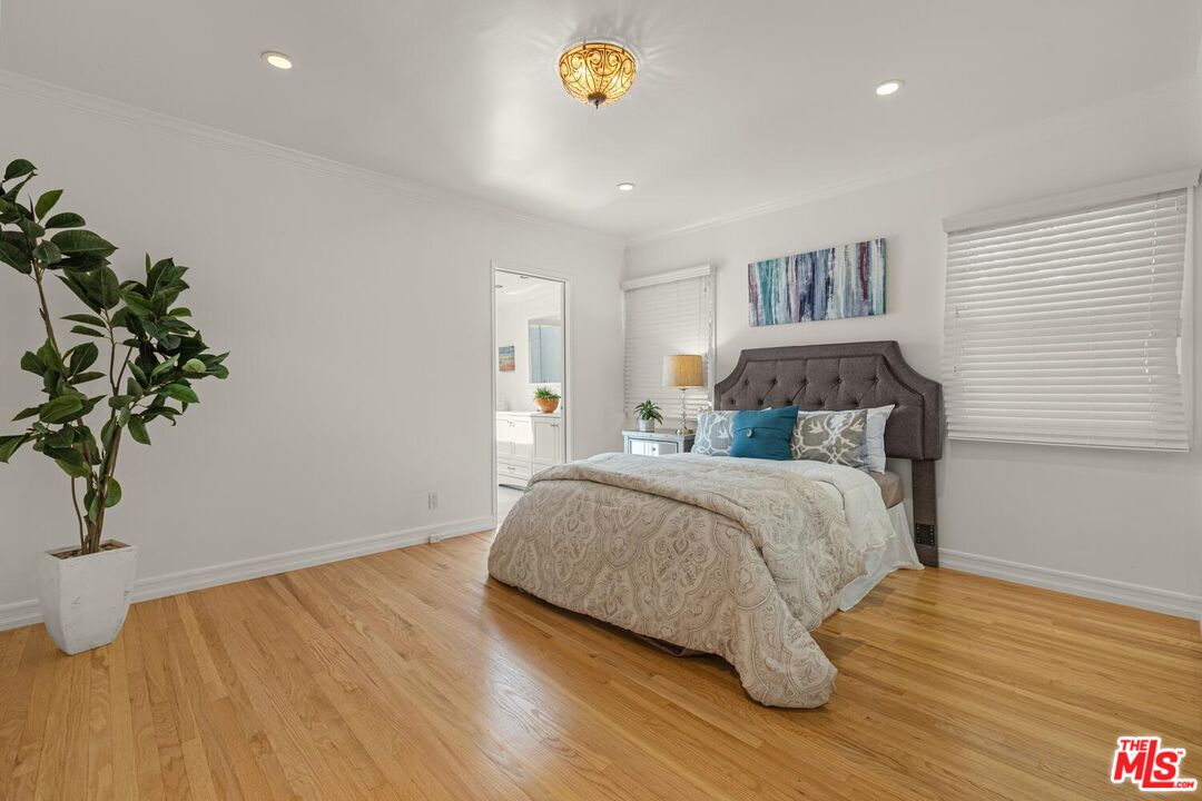 1669 N Beverly Dr