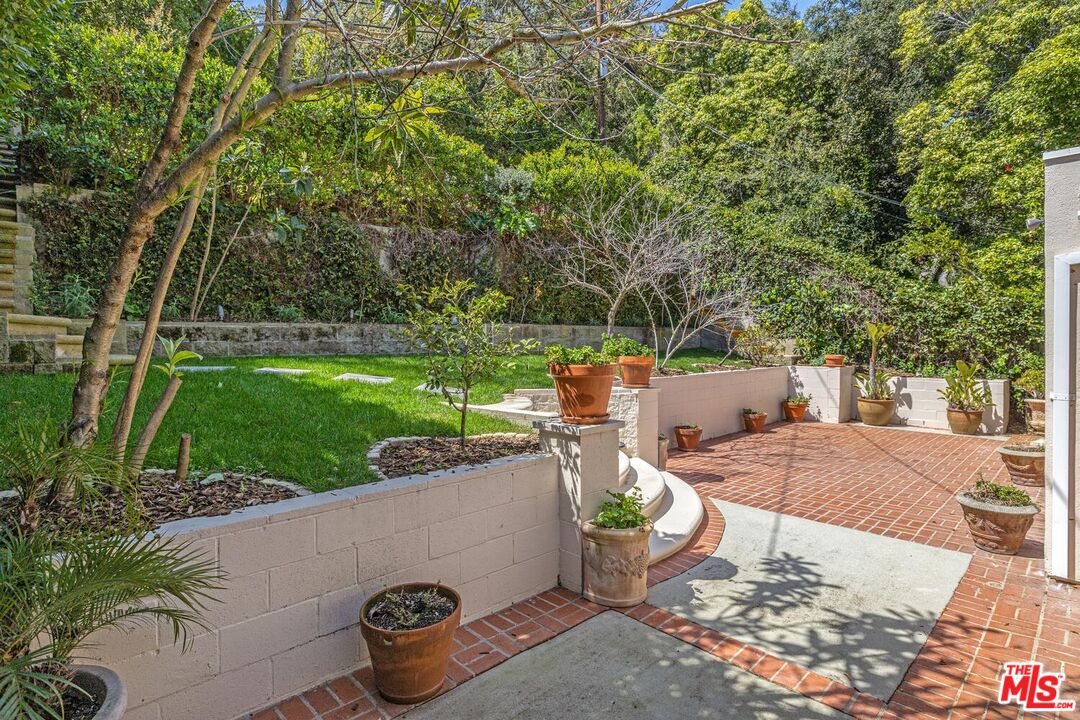 1669 N Beverly Dr