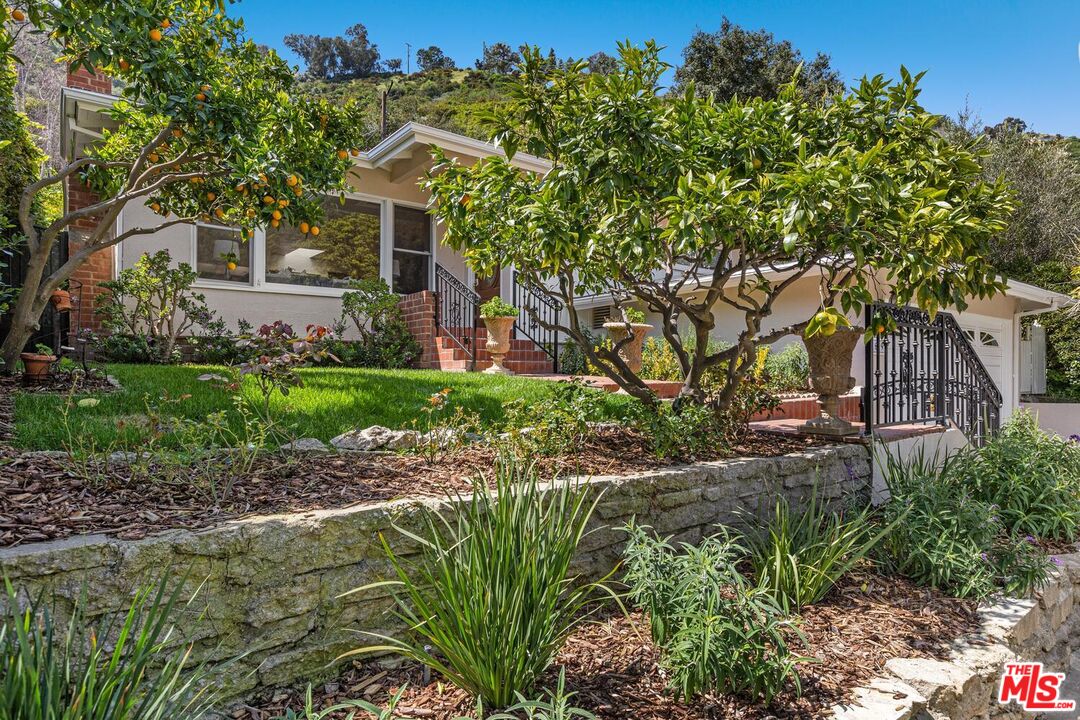 1669 N Beverly Dr