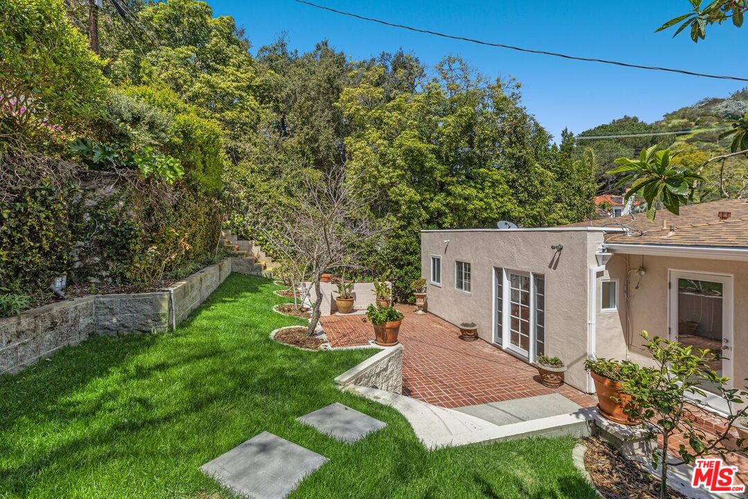 1669 N Beverly Dr