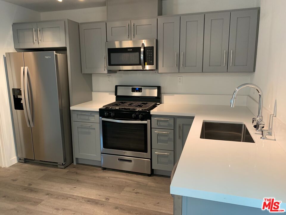 8923 Orion Ave Unit: 1