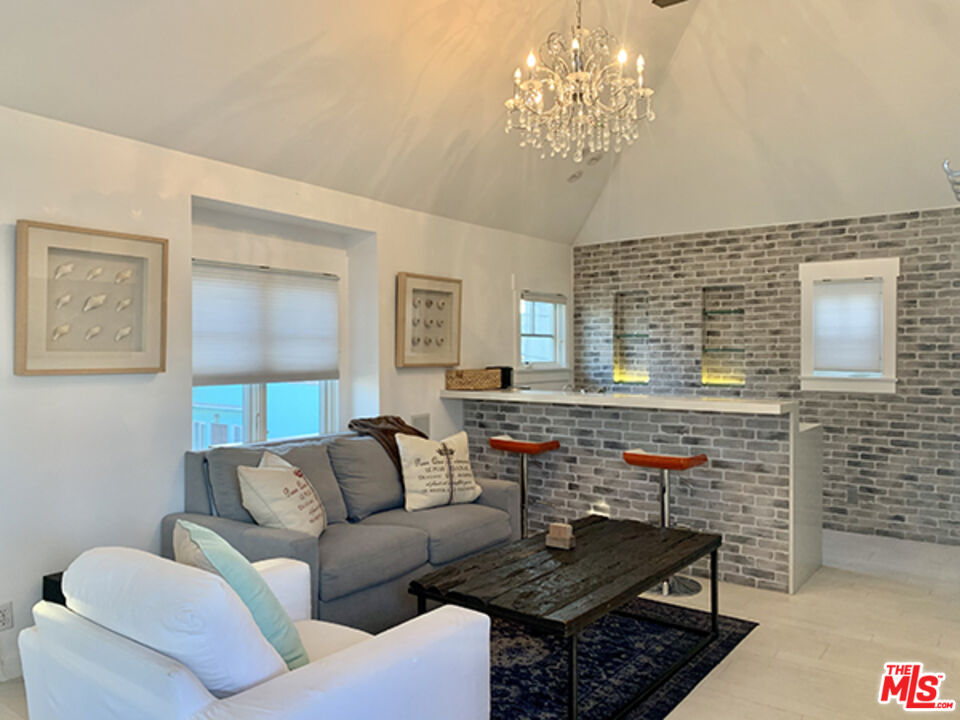 44 Sunset Ave Unit: 1/2