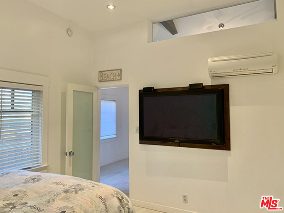 44 Sunset Ave Unit: 1/2