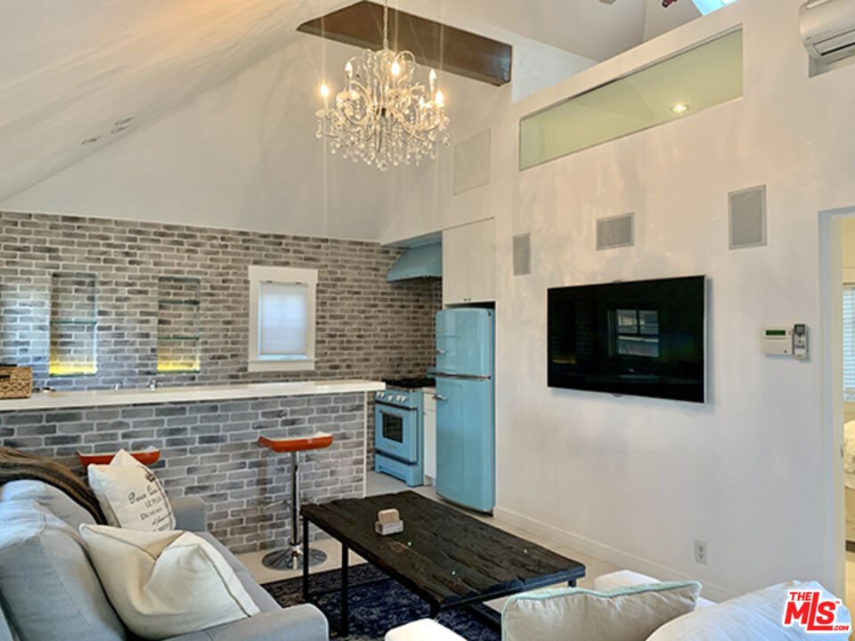 44 Sunset Ave Unit: 1/2