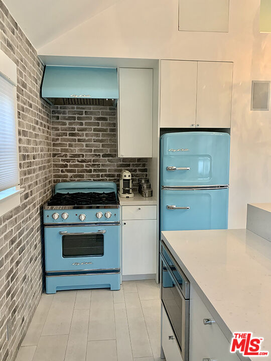 44 Sunset Ave Unit: 1/2